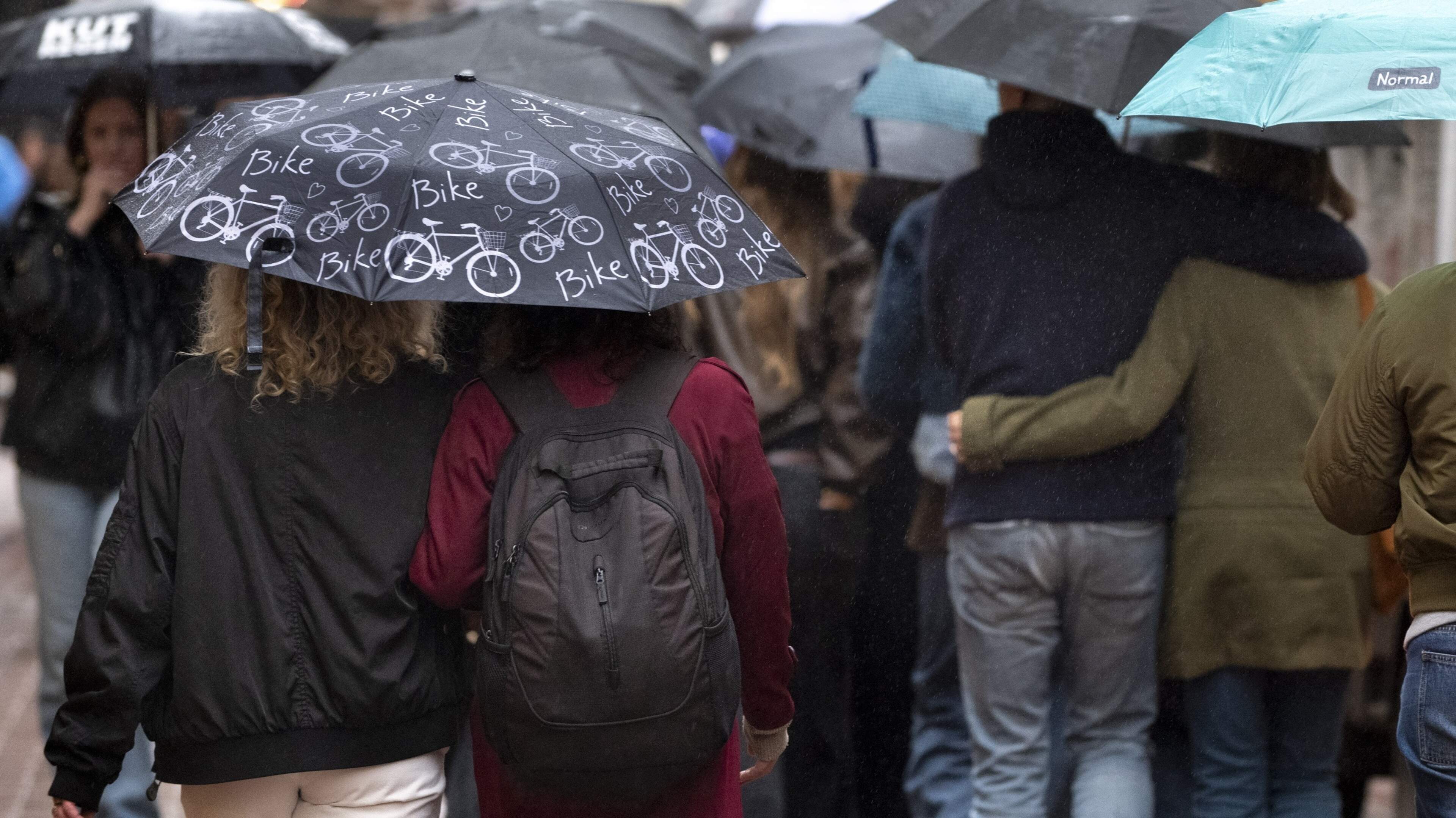 Wisselvallig weekendweer met zon en buien, maar ook langzaam oplopende temperaturen